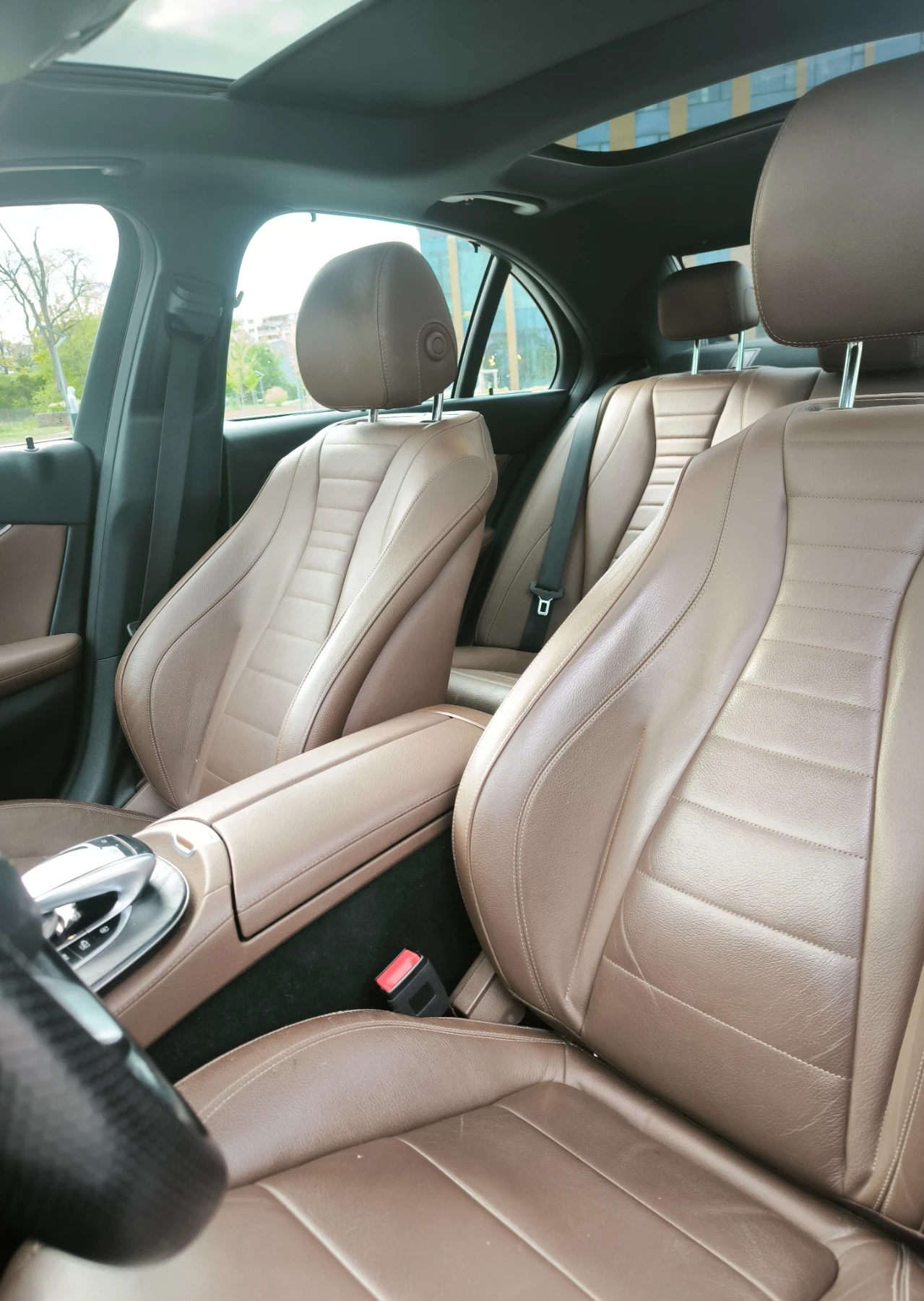 Mercedes-Benz E 300 AMG пакет, 4 matic, 360, Pano, Burmester , снимка 8 - Автомобили и джипове - 54510692