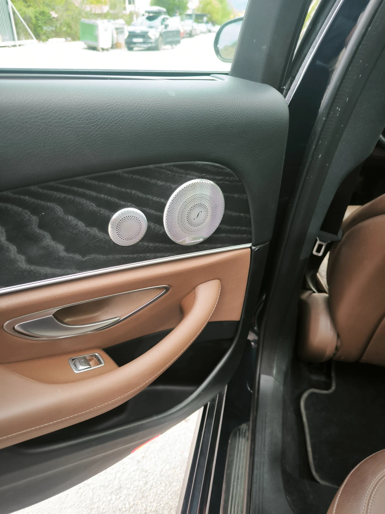 Mercedes-Benz E 300 AMG пакет, 4 matic, 360, Pano, Burmester , снимка 9 - Автомобили и джипове - 54510692
