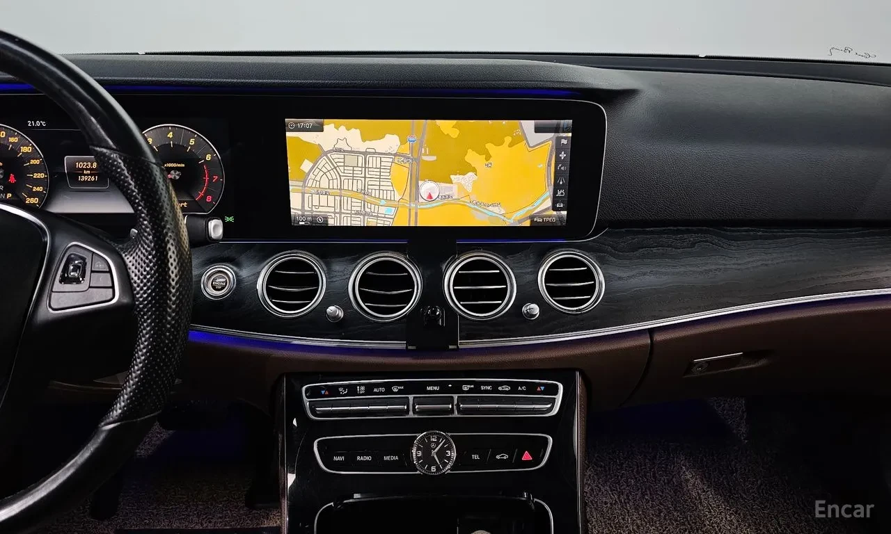 Mercedes-Benz E 300 4 Matic /DISTRONIC/360 CAM / ����� / HEAD UP/ PANO | Mobile.bg � ����������� 11