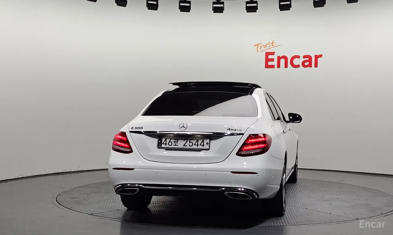 Mercedes-Benz E 300 4 Matic /DISTRONIC/360 CAM / ����� / HEAD UP/ PANO | Mobile.bg � ����������� 4