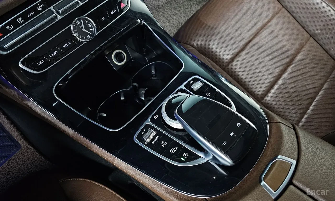 Mercedes-Benz E 300 4 Matic /DISTRONIC/360 CAM / ����� / HEAD UP/ PANO | Mobile.bg � ����������� 13