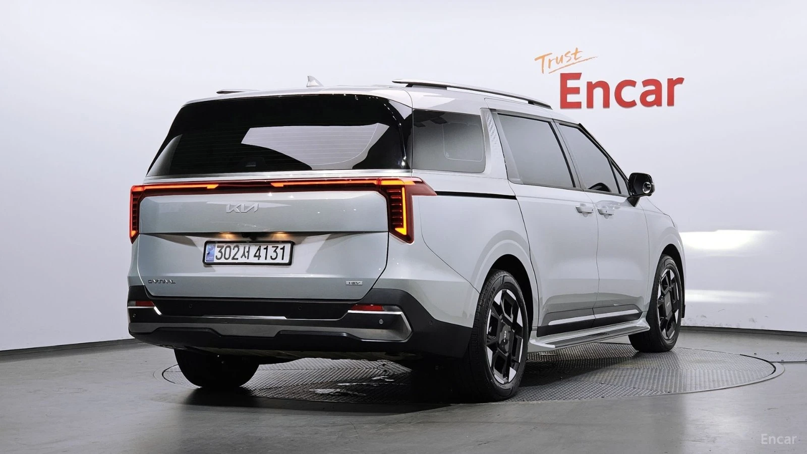 Kia Carnival HYBRID* NOBLESSE* TV* 360* HUD* ПОДГРЕВ* ОБДУХВАНЕ, снимка 2 - Автомобили и джипове - 55491542