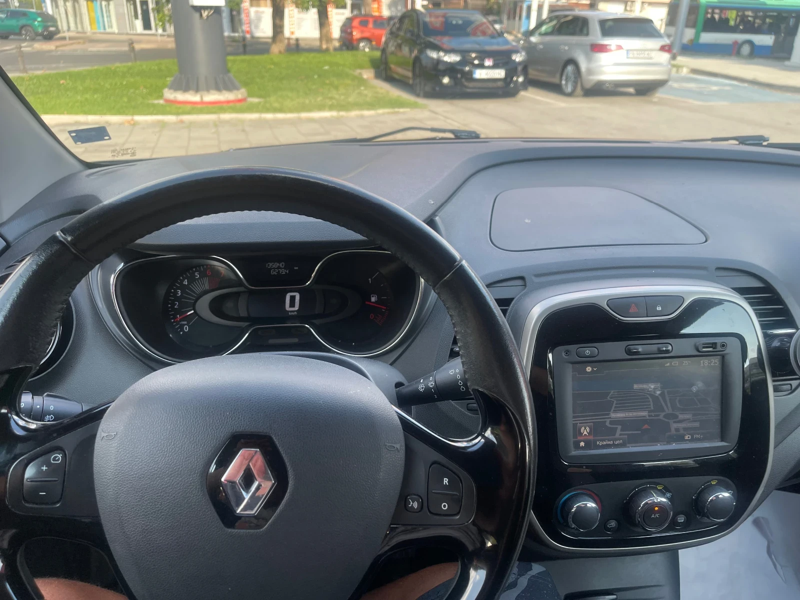 Renault Captur, снимка 6 - Автомобили и джипове - 55607179