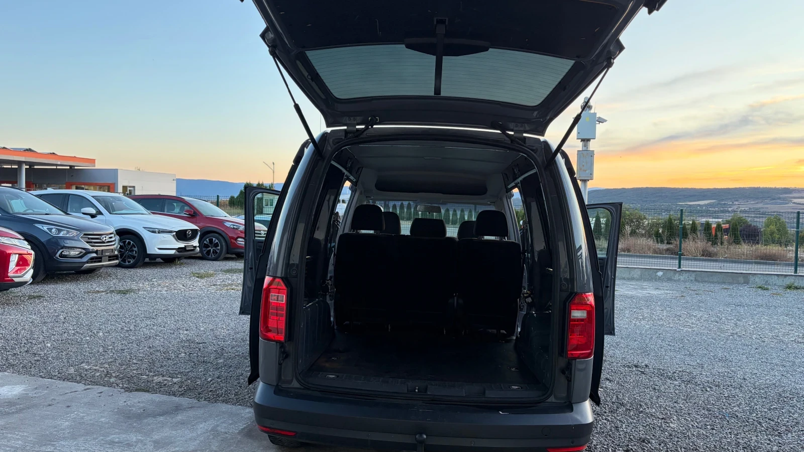 VW Caddy 2.0TDI* MAXI* camera, снимка 8 - Автомобили и джипове - 56216402