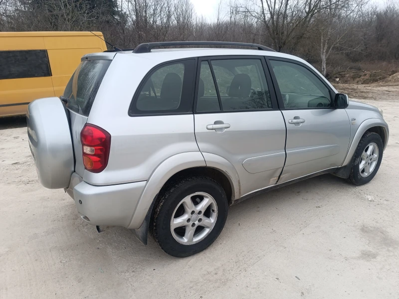 Toyota Rav4 2, 0 D4D, снимка 6 - Автомобили и джипове - 23221368