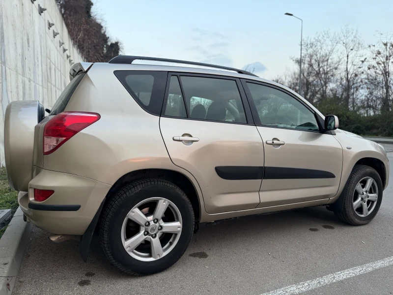 Toyota Rav4 2.0, снимка 3 - Автомобили и джипове - 49013651