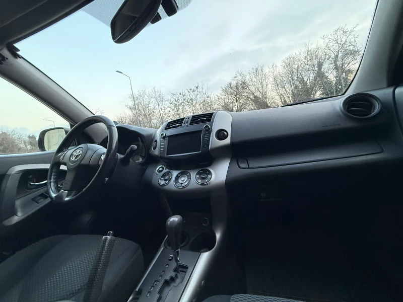 Toyota Rav4 2.0, снимка 7 - Автомобили и джипове - 49013651