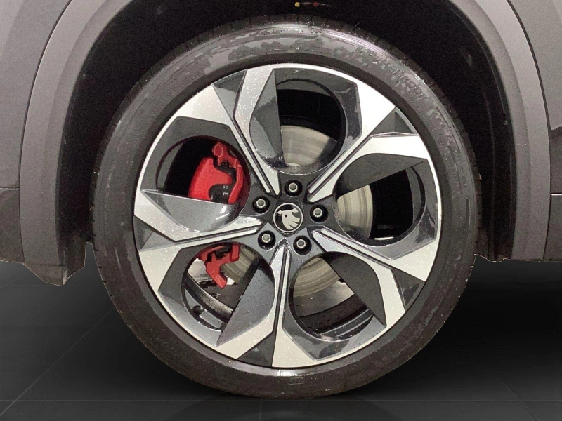 Skoda Kodiaq RS 2.0 TSI 4X4 PANORAMA HEAD UP MATRIX 7 МЕСТА, снимка 3 - Автомобили и джипове - 52406074
