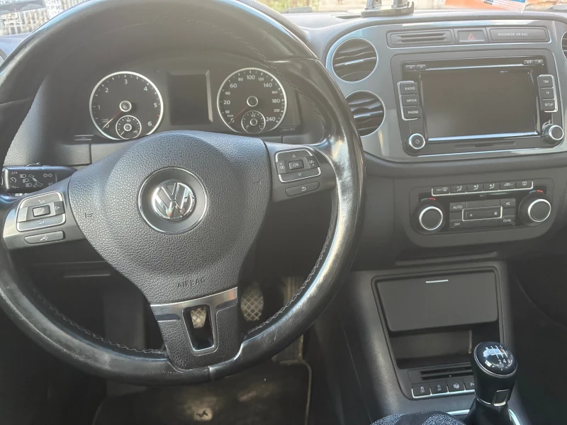 VW Tiguan, снимка 9 - Автомобили и джипове - 52499968