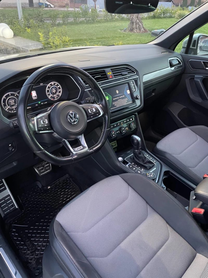 VW Tiguan R-line/360* /Pano/Matrix/FULL, снимка 7 - Автомобили и джипове - 52597992