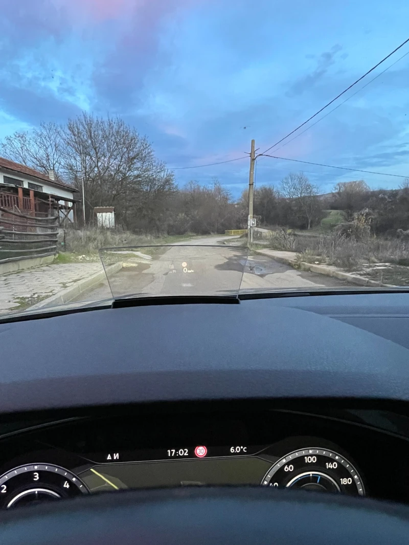 VW Tiguan R-line/360* /Pano/Matrix/FULL, снимка 12 - Автомобили и джипове - 52597992