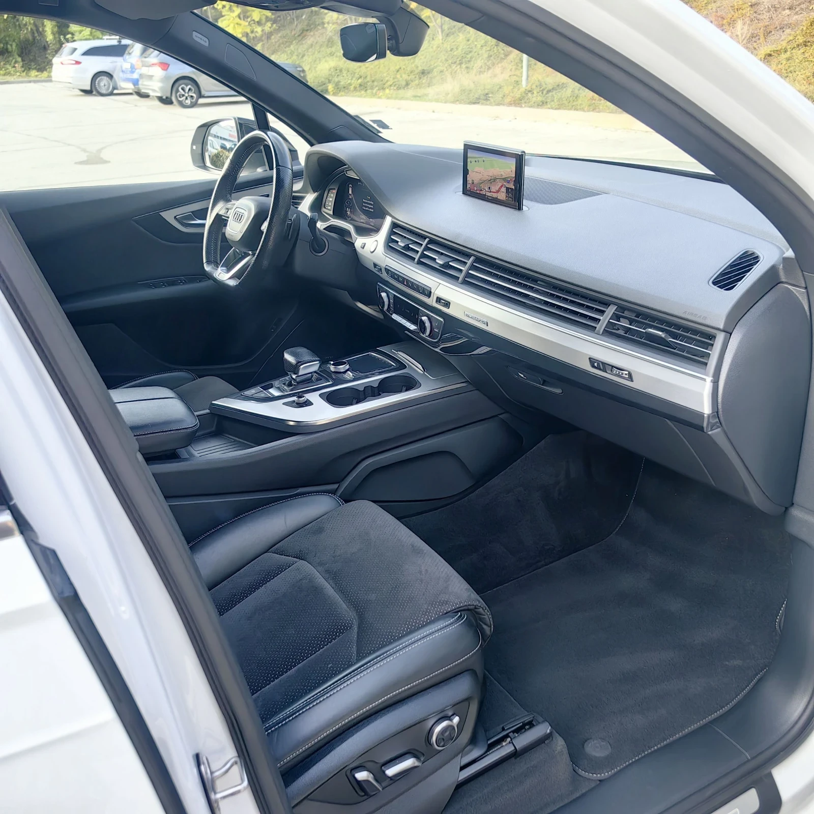 Audi Q7 S-line/Bose/ACC/LED MATRIX/СЕРВИЗНА ИСТОРИЯ  - изображение 9