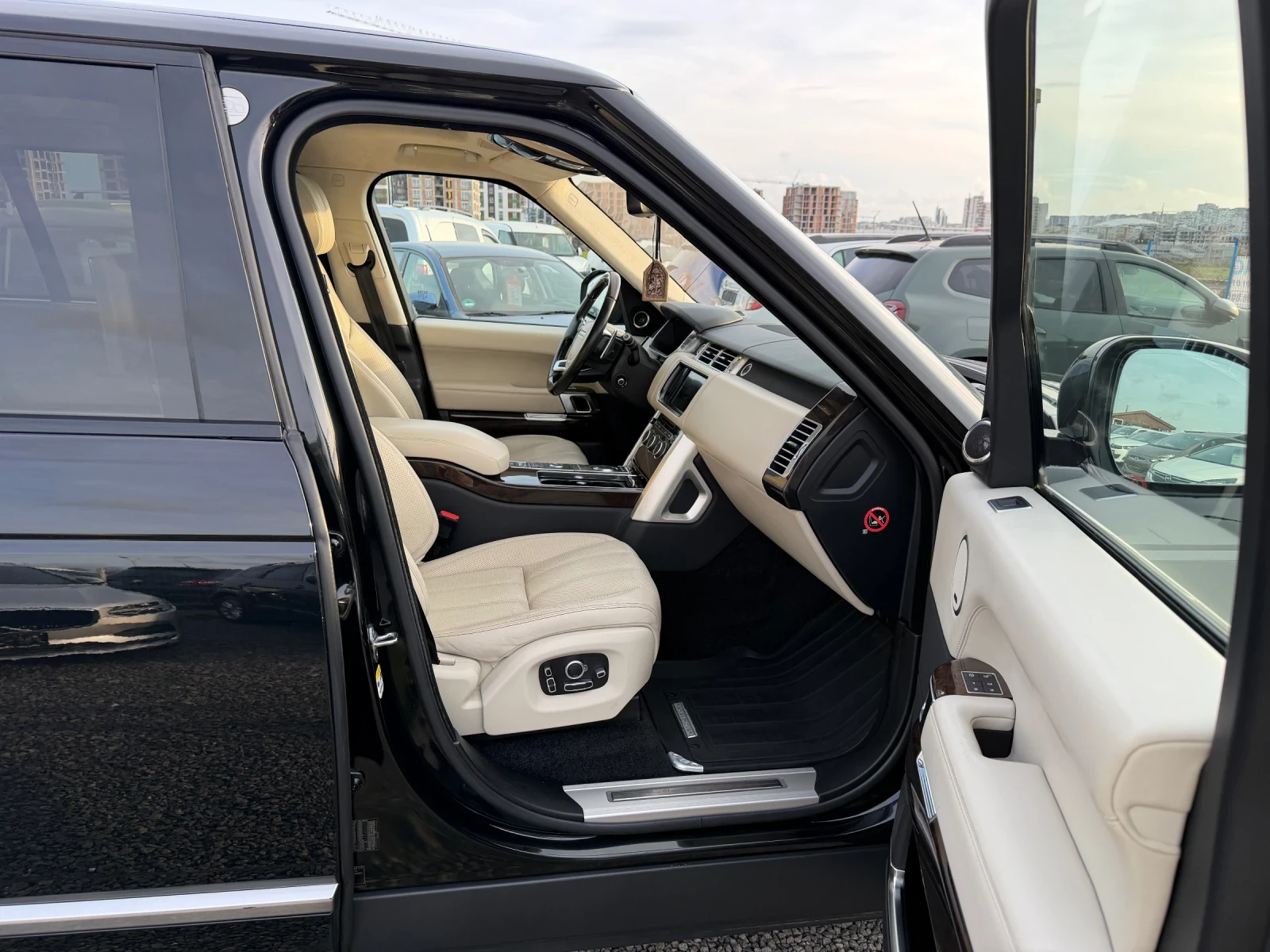 Land Rover Range rover 4.4 SDV8 LONG AUTOBIOGRAPHY 3xTV - изображение 9