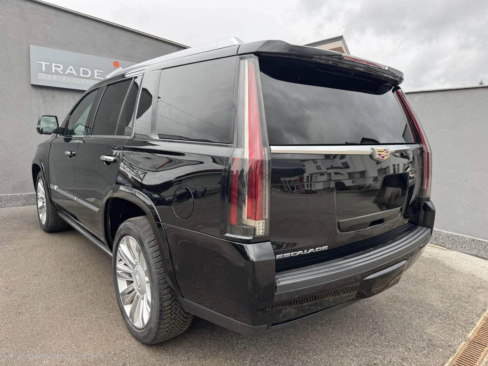Cadillac Escalade 6.2L V8 PLATINUM - изображение 6