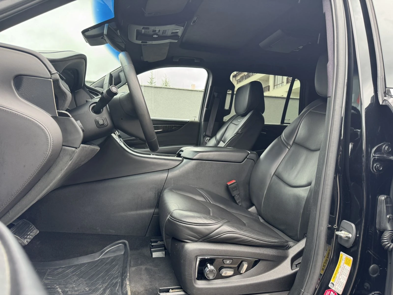 Cadillac Escalade 6.2L V8 PLATINUM - изображение 10