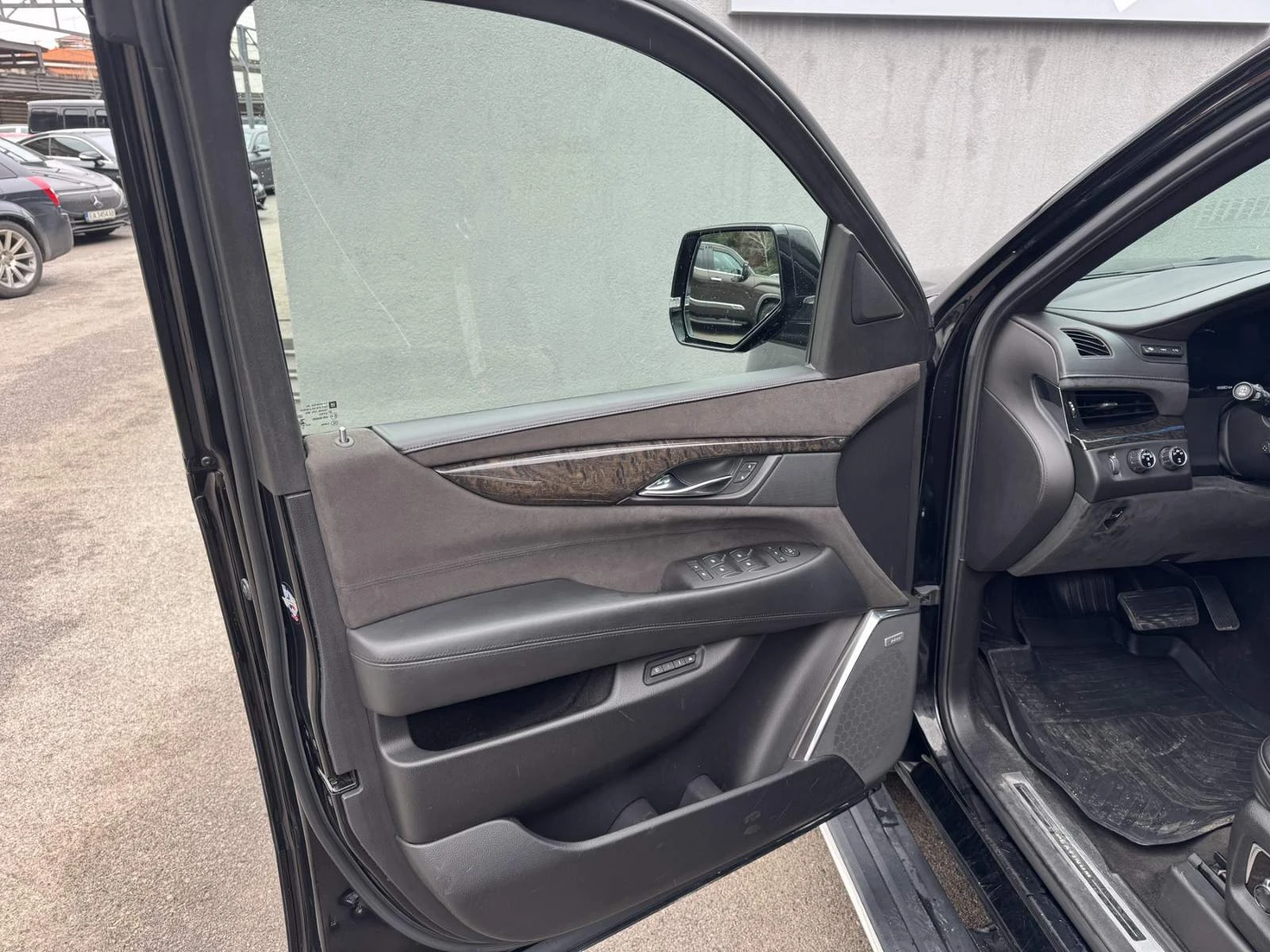 Cadillac Escalade 6.2L V8 PLATINUM - изображение 9