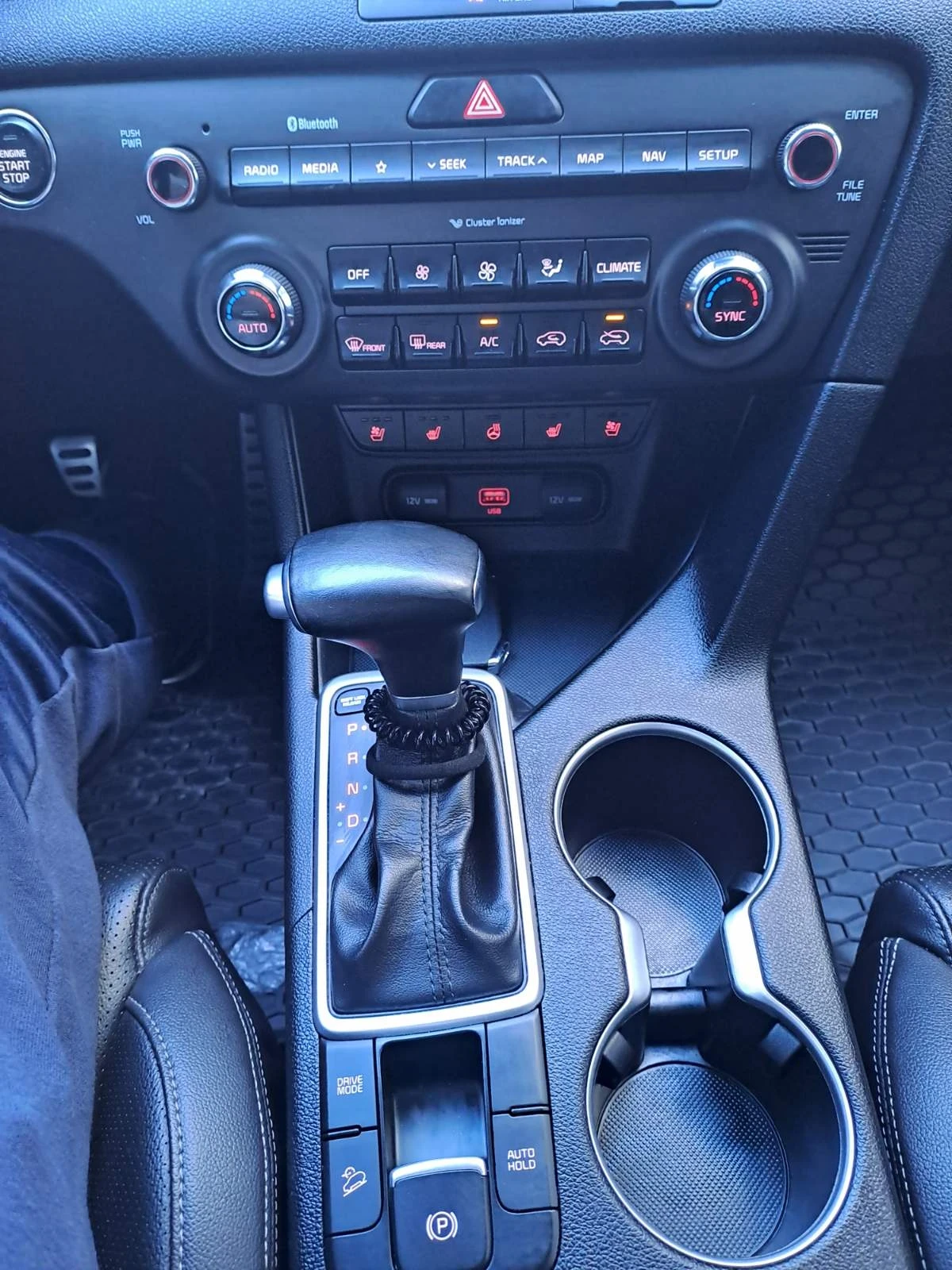 Kia Sportage 2.0 CRDI, снимка 12 - Автомобили и джипове - 54319347