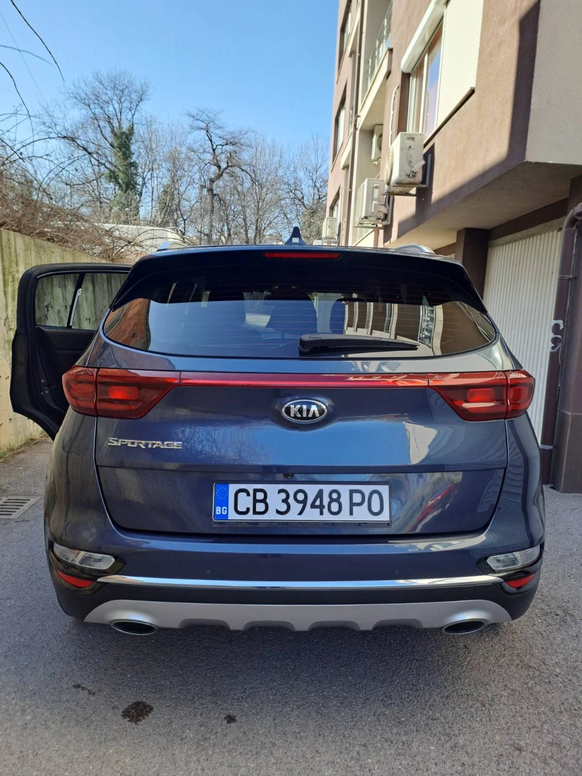 Kia Sportage 2.0 CRDI, снимка 4 - Автомобили и джипове - 54319347