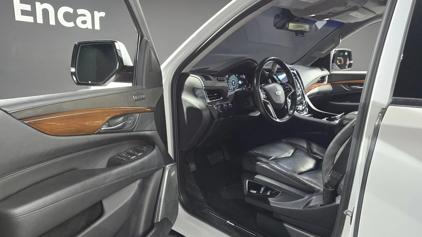 Cadillac Escalade 6.2* ЛЮК* HUD* 360* ПОДГРЕВ ВОЛАН* КРАЙНА ЦЕНА, снимка 10 - Автомобили и джипове - 55348537