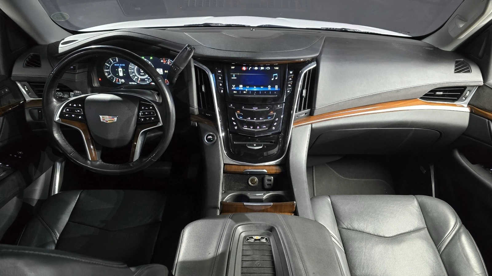 Cadillac Escalade 6.2* ЛЮК* HUD* 360* ПОДГРЕВ ВОЛАН* КРАЙНА ЦЕНА, снимка 7 - Автомобили и джипове - 55348537