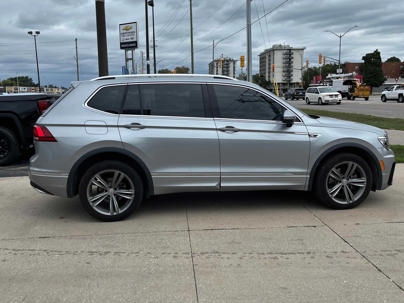 VW Tiguan Highline / CARFAX / АВТОКРЕДИТ , снимка 3 - Автомобили и джипове - 55897295