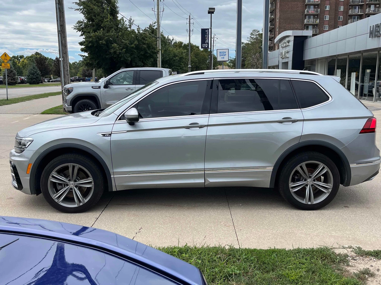 VW Tiguan Highline / CARFAX / АВТОКРЕДИТ , снимка 2 - Автомобили и джипове - 55897295