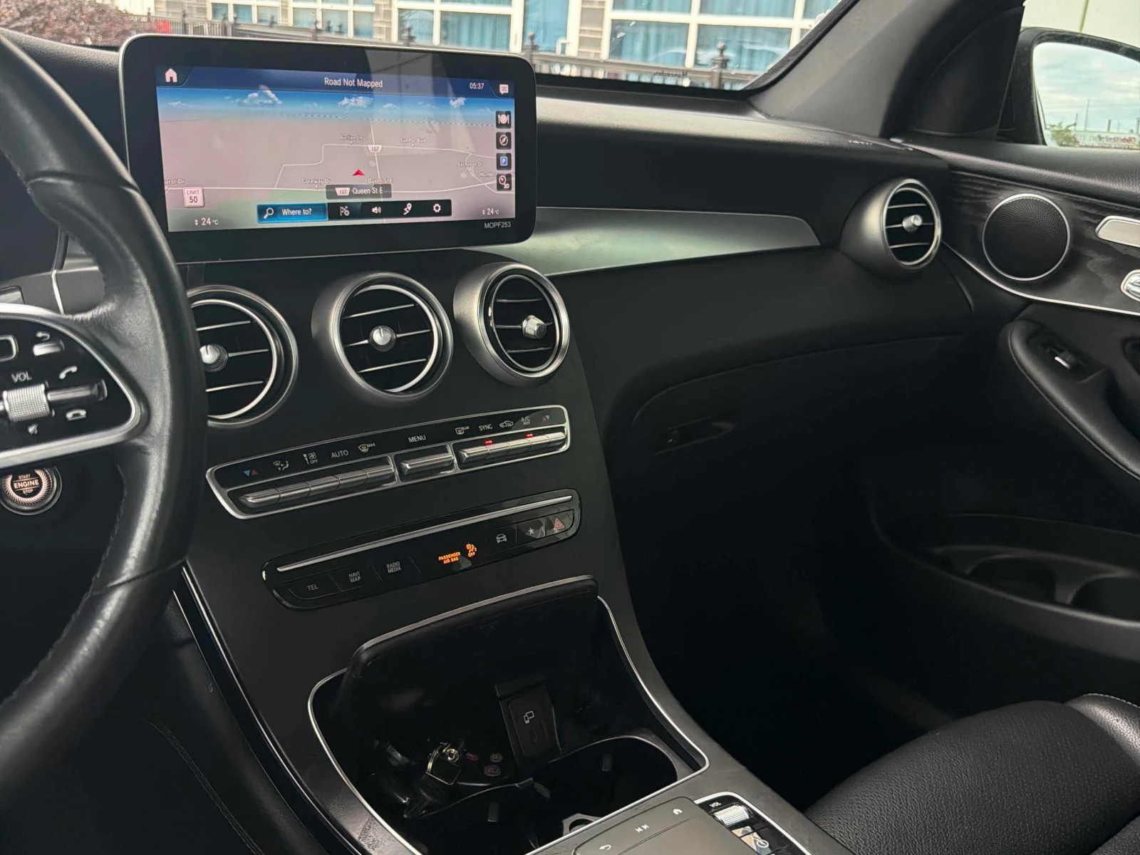 Mercedes-Benz GLC 300  AMG PACK / PANO / CARFAX / АВТОКРЕДИТ , снимка 9 - Автомобили и джипове - 56127202