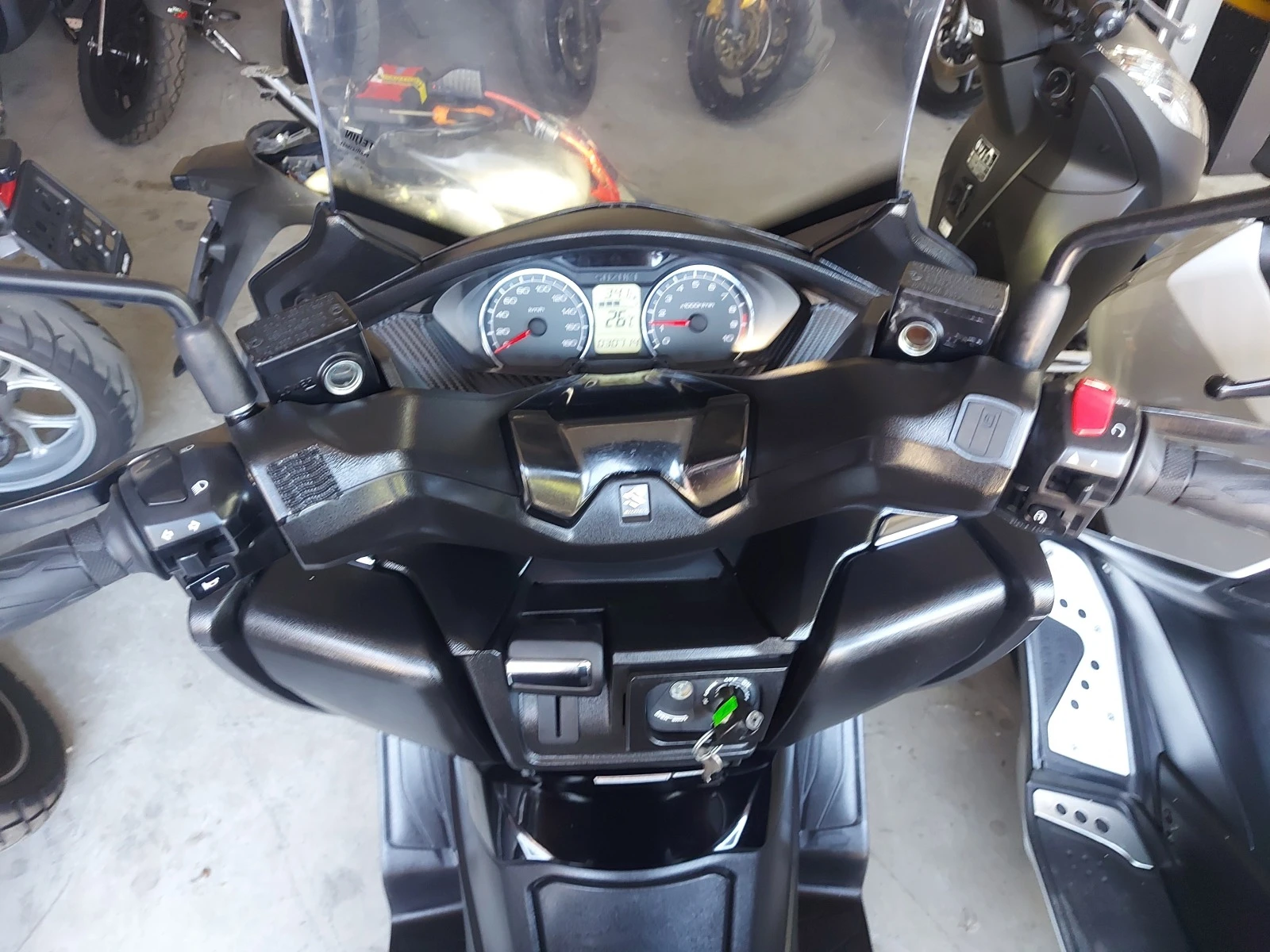 Suzuki Burgman 400 ABS LED - изображение 9