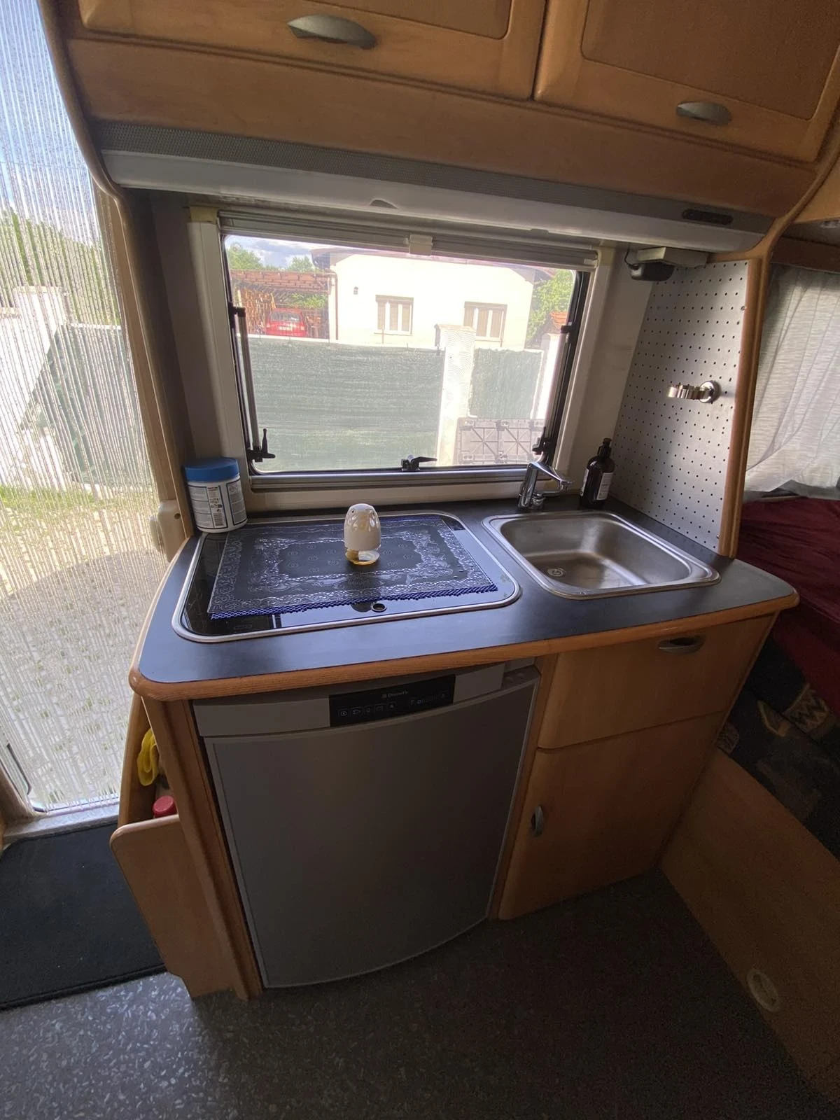 Кемпер HYMER / ERIBA 230, снимка 6 - Каравани и кемпери - 54670049