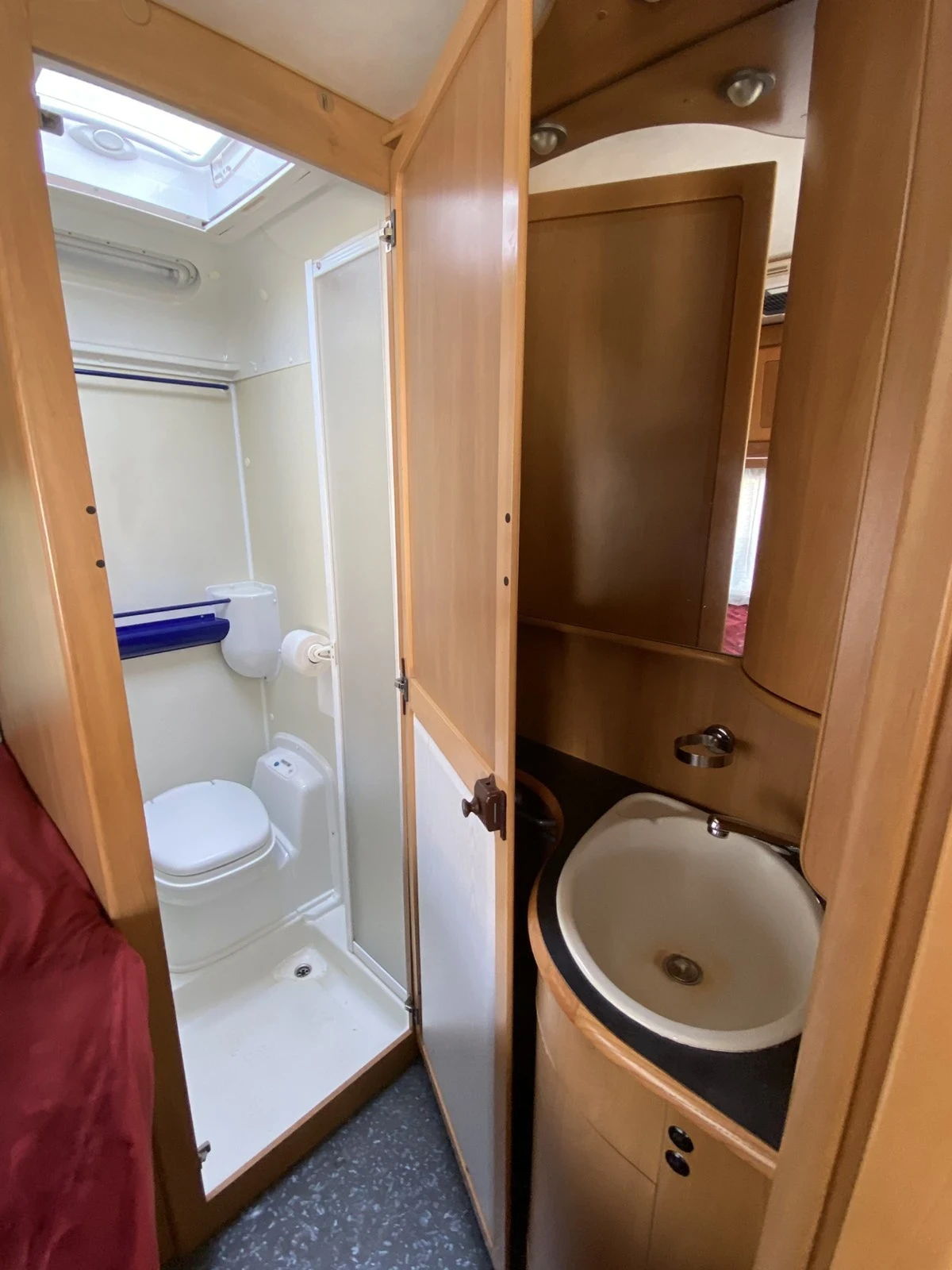 Кемпер HYMER / ERIBA 230, снимка 4 - Каравани и кемпери - 54670049