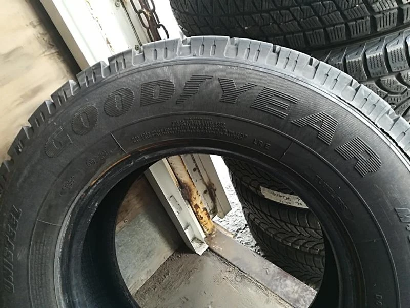 Гуми Зимни 215/75R16, снимка 4 - Гуми и джанти - 23632121