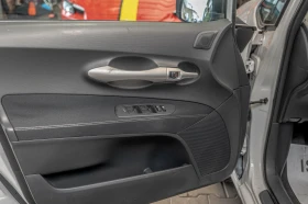 Toyota Auris 1.8 VVT-i Hybrid e-CVT/Климатроник/Камера, снимка 10