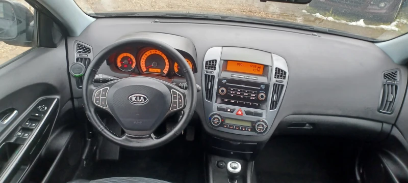 Kia Ceed 1, 6 ТАЗ- BENZIN 126кс., снимка 9 - Автомобили и джипове - 48168660