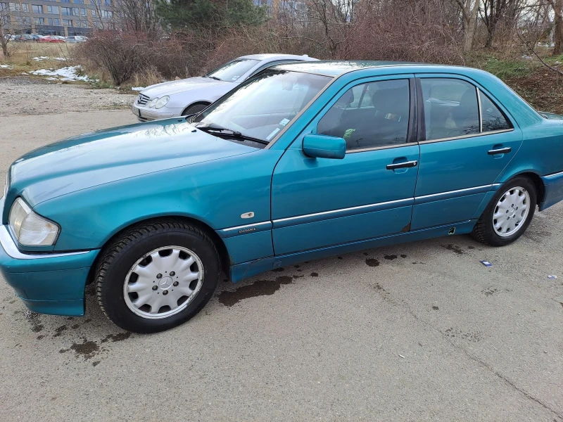 Mercedes-Benz C 180, снимка 9 - Автомобили и джипове - 48603889