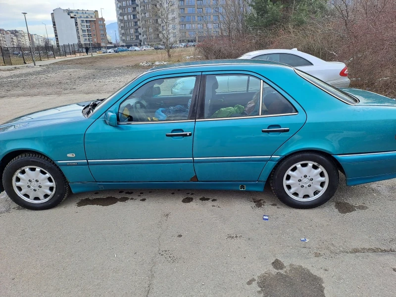 Mercedes-Benz C 180, снимка 8 - Автомобили и джипове - 48603889