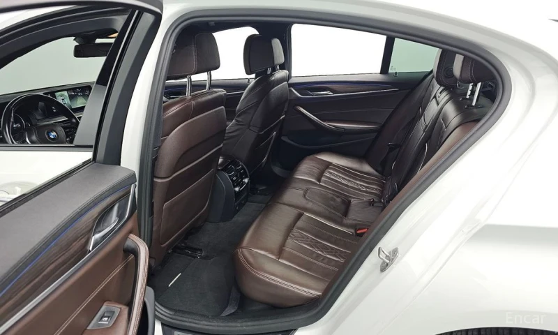 BMW 520, снимка 12 - Автомобили и джипове - 53091356
