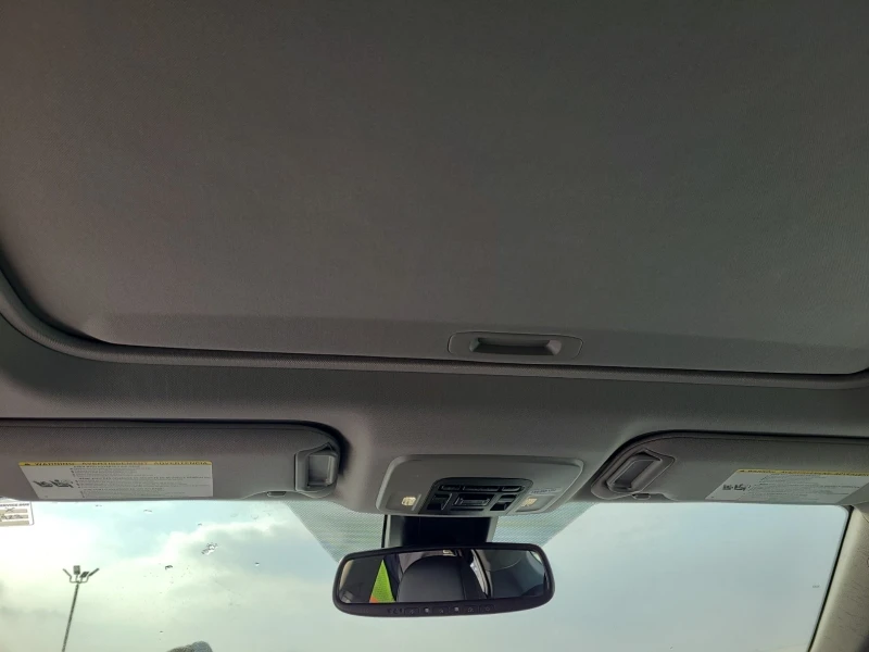 Toyota Camry HYBRID SE * * CARFAX * * АВТО КРЕДИТ * * , снимка 10 - Автомобили и джипове - 53278109