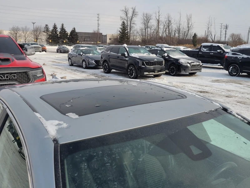 Toyota Camry HYBRID SE * * CARFAX * * АВТО КРЕДИТ * * , снимка 5 - Автомобили и джипове - 53278109