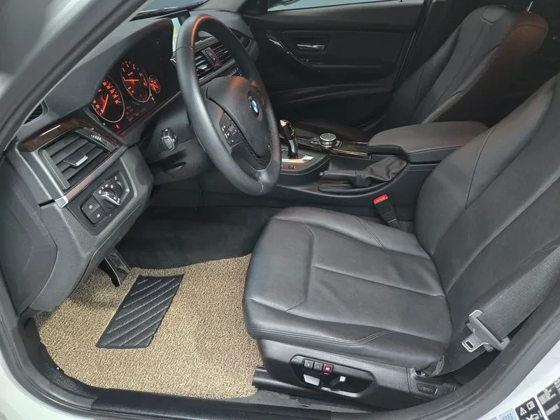 BMW 320 d xDrive, снимка 11 - Автомобили и джипове - 53858094