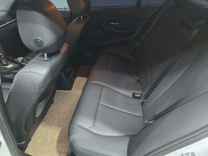 BMW 320 d xDrive, снимка 12 - Автомобили и джипове - 53858094