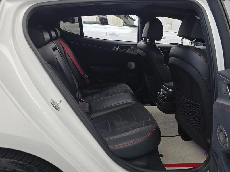 Kia Stinger 3.3 GT AWD Masters Turbo Package| 365к.с., снимка 11 - Автомобили и джипове - 56170110