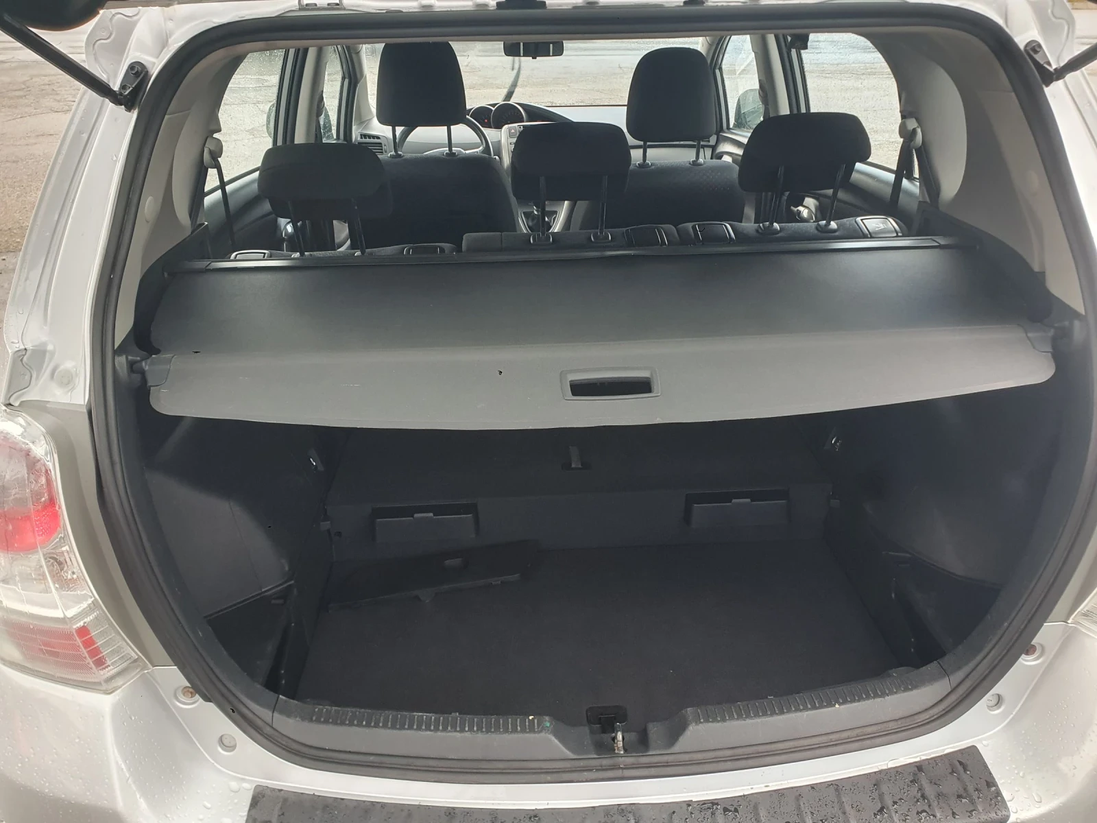 Toyota Corolla verso 2.0 tdi 126 hp - изображение 10