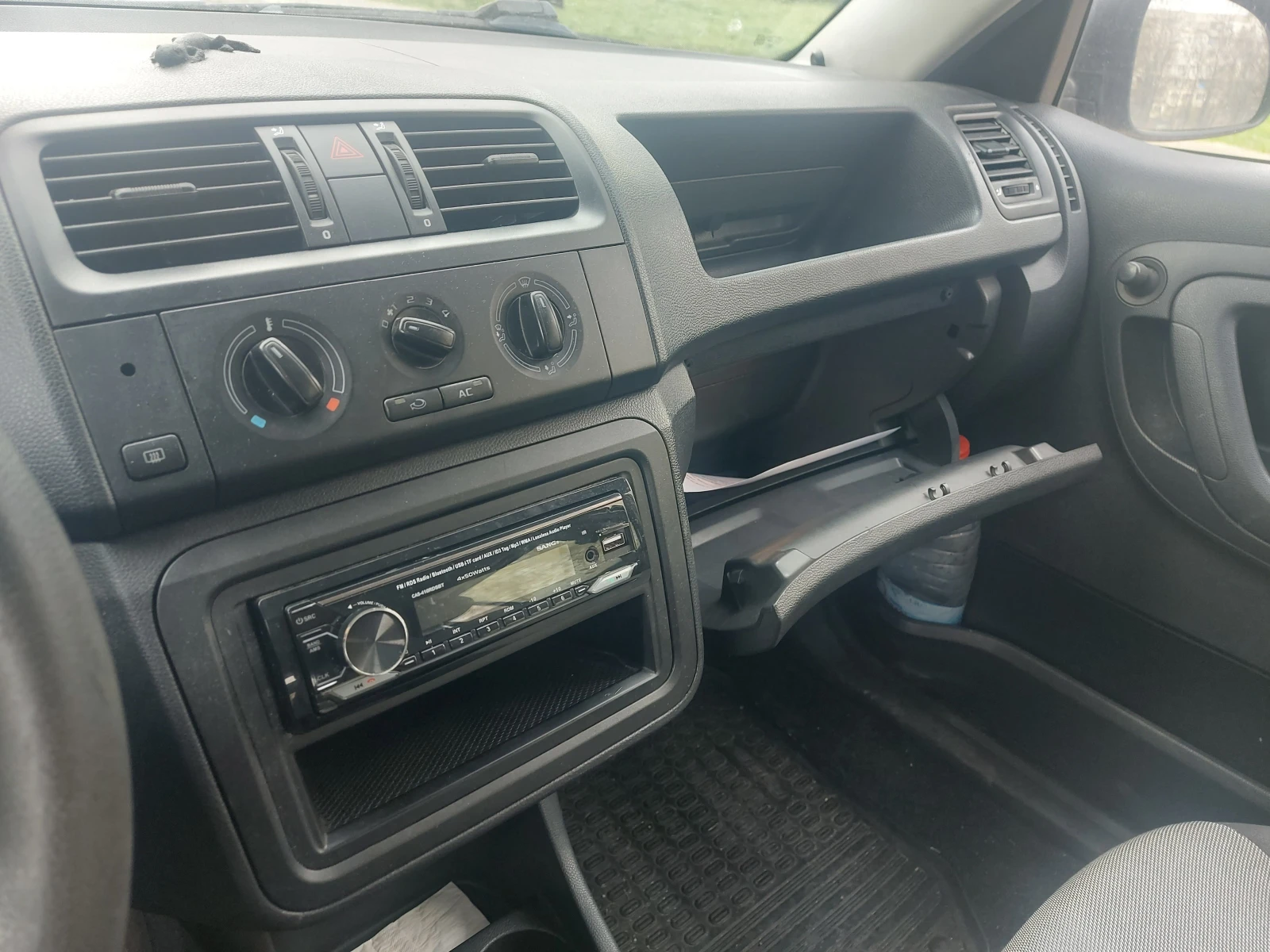 Skoda Fabia, снимка 10 - Автомобили и джипове - 54036907