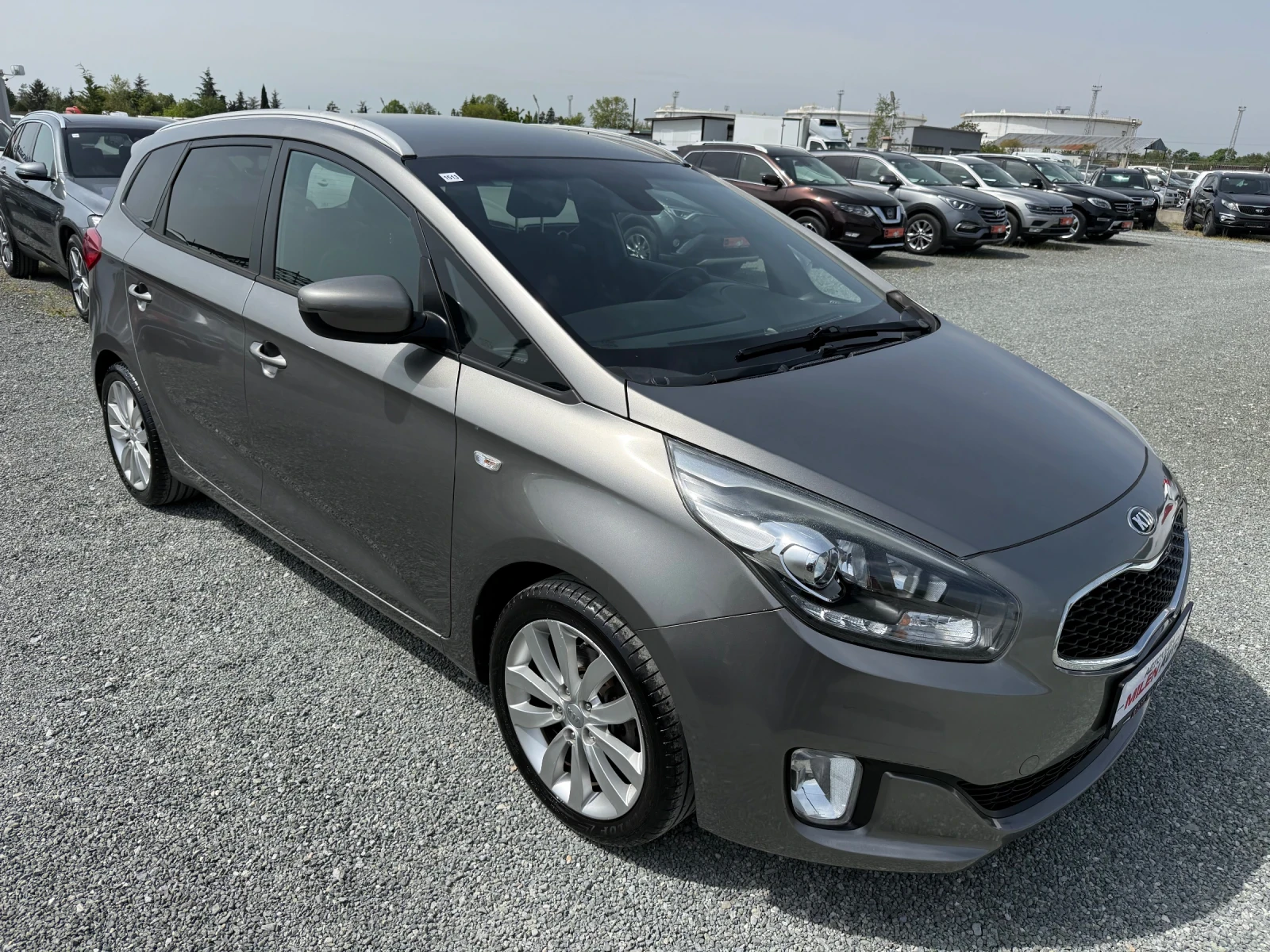 Kia Carens (КАТО НОВА), снимка 3 - Автомобили и джипове - 54071390