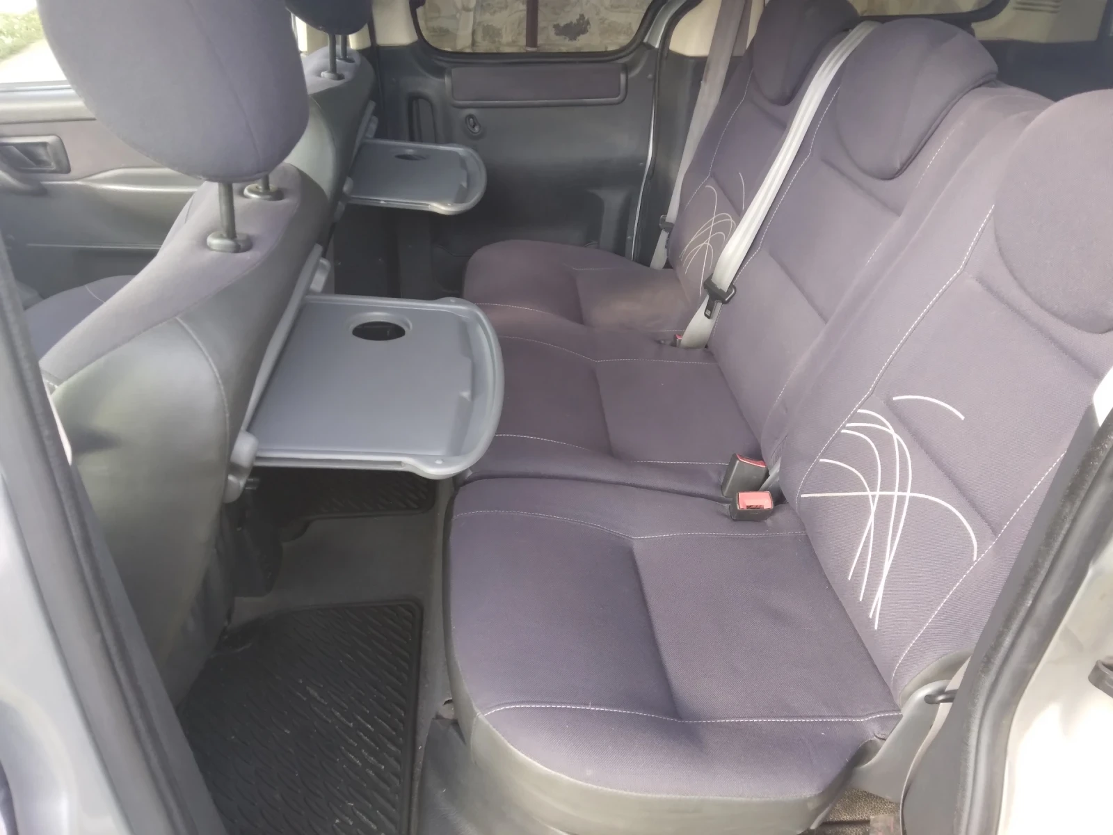 Citroen Berlingo 1.6 HDI, снимка 11 - Автомобили и джипове - 54149238