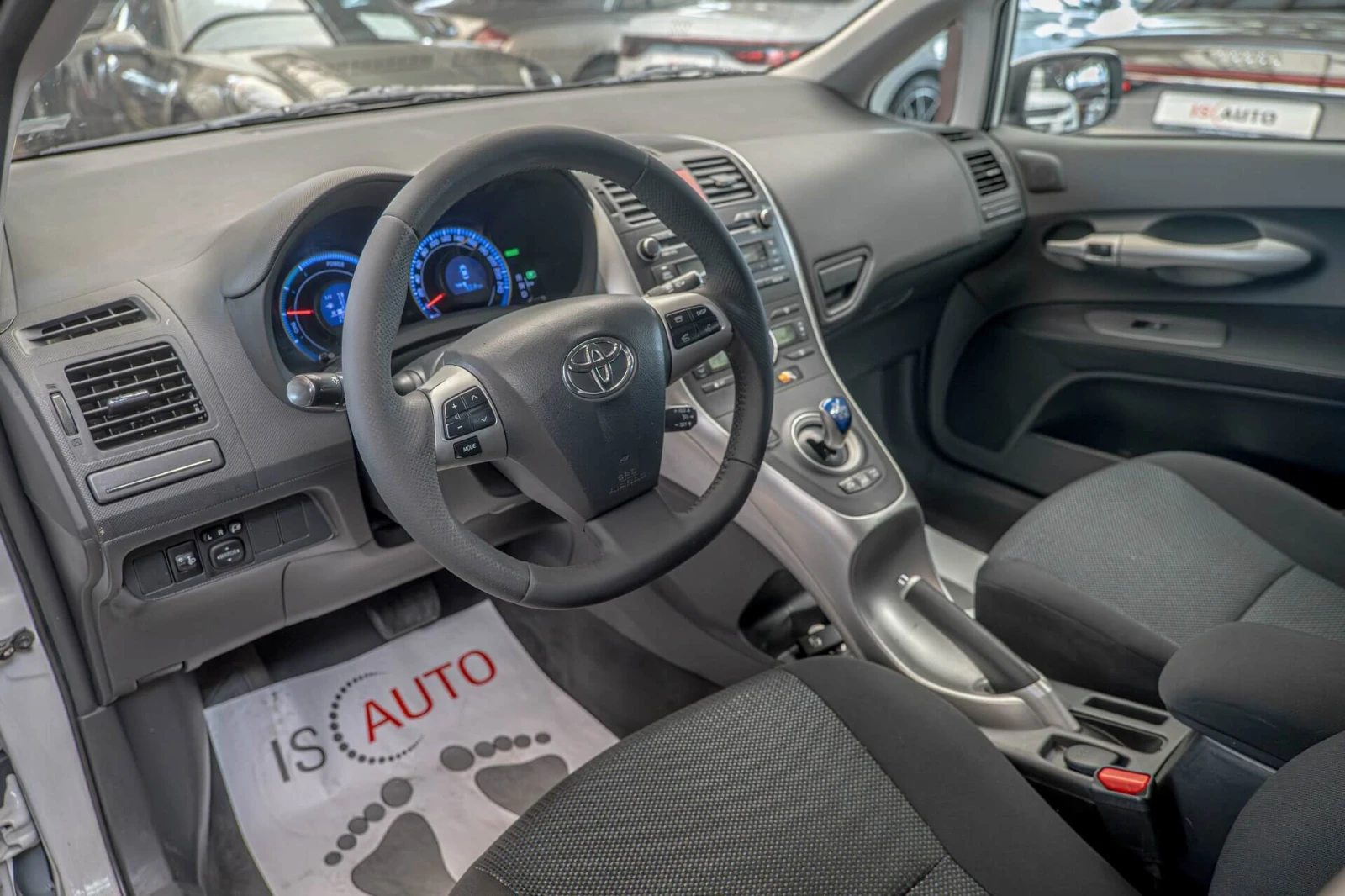 Toyota Auris 1.8 VVT-i Hybrid e-CVT/Климатроник/Камера, снимка 9 - Автомобили и джипове - 54222166