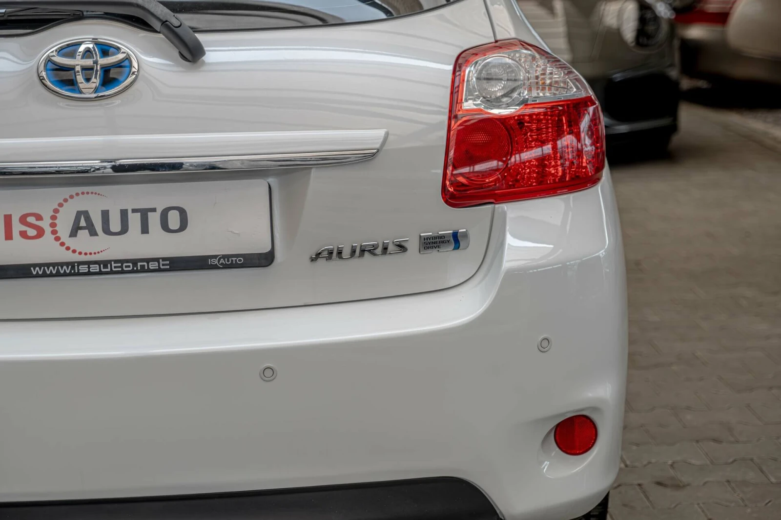 Toyota Auris 1.8 VVT-i Hybrid e-CVT/Климатроник/Камера, снимка 6 - Автомобили и джипове - 54222166