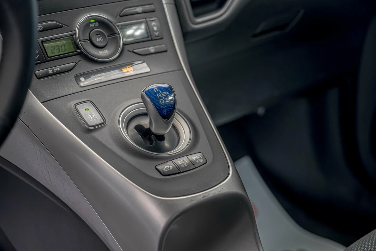 Toyota Auris 1.8 VVT-i Hybrid e-CVT/Климатроник/Камера, снимка 13 - Автомобили и джипове - 54222166