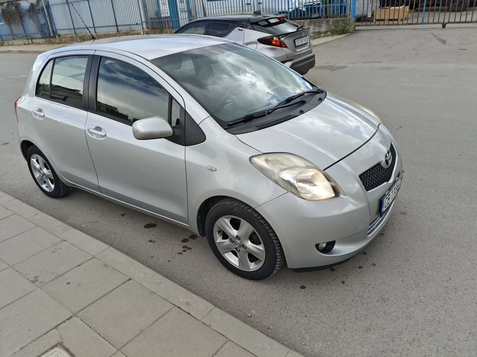 Toyota Yaris, снимка 5 - Автомобили и джипове - 54577895