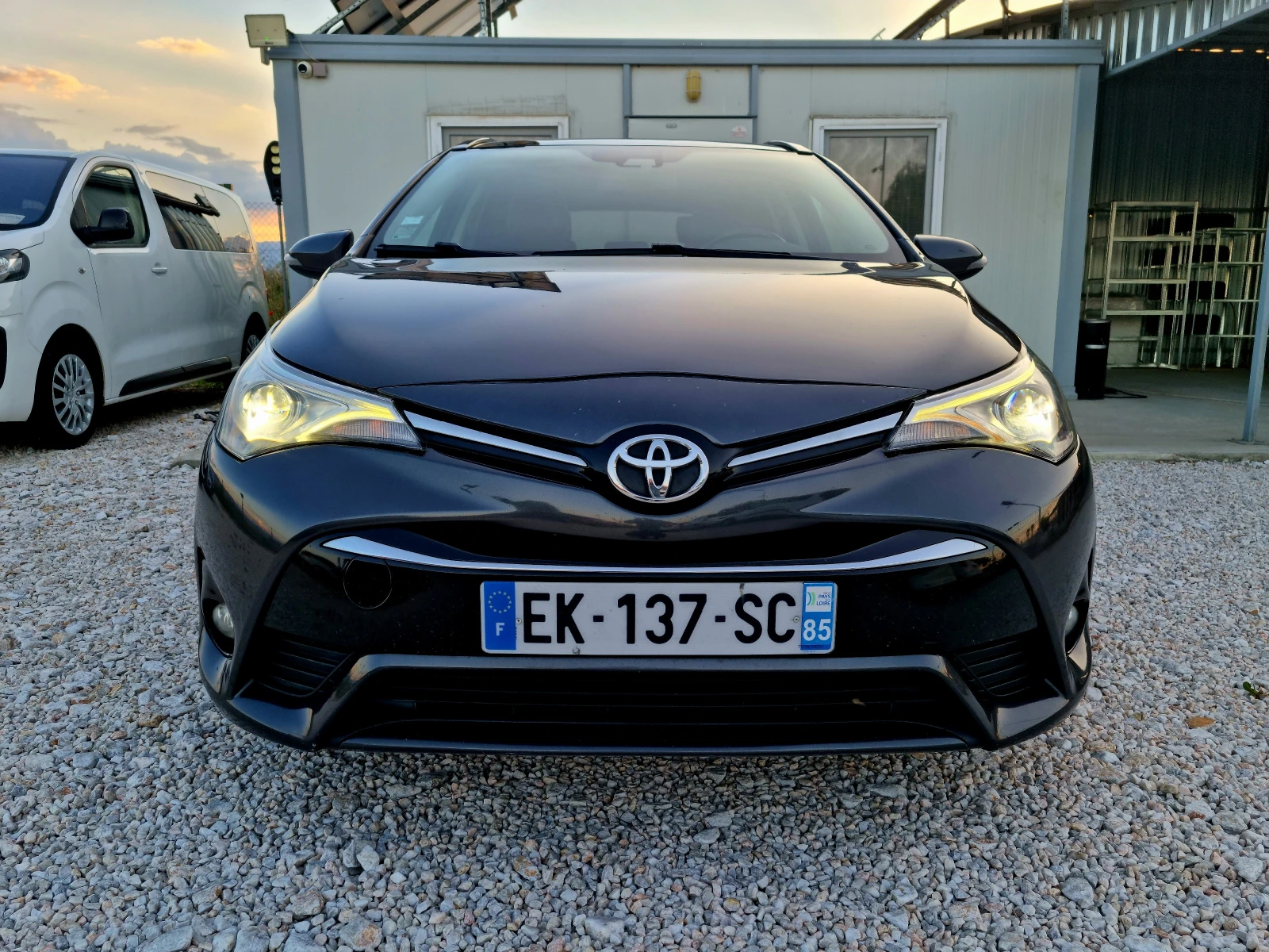 Toyota Avensis 2.0 D4D 143ks.EXCLUSIVE-LUX Panorama, снимка 3 - Автомобили и джипове - 54750734